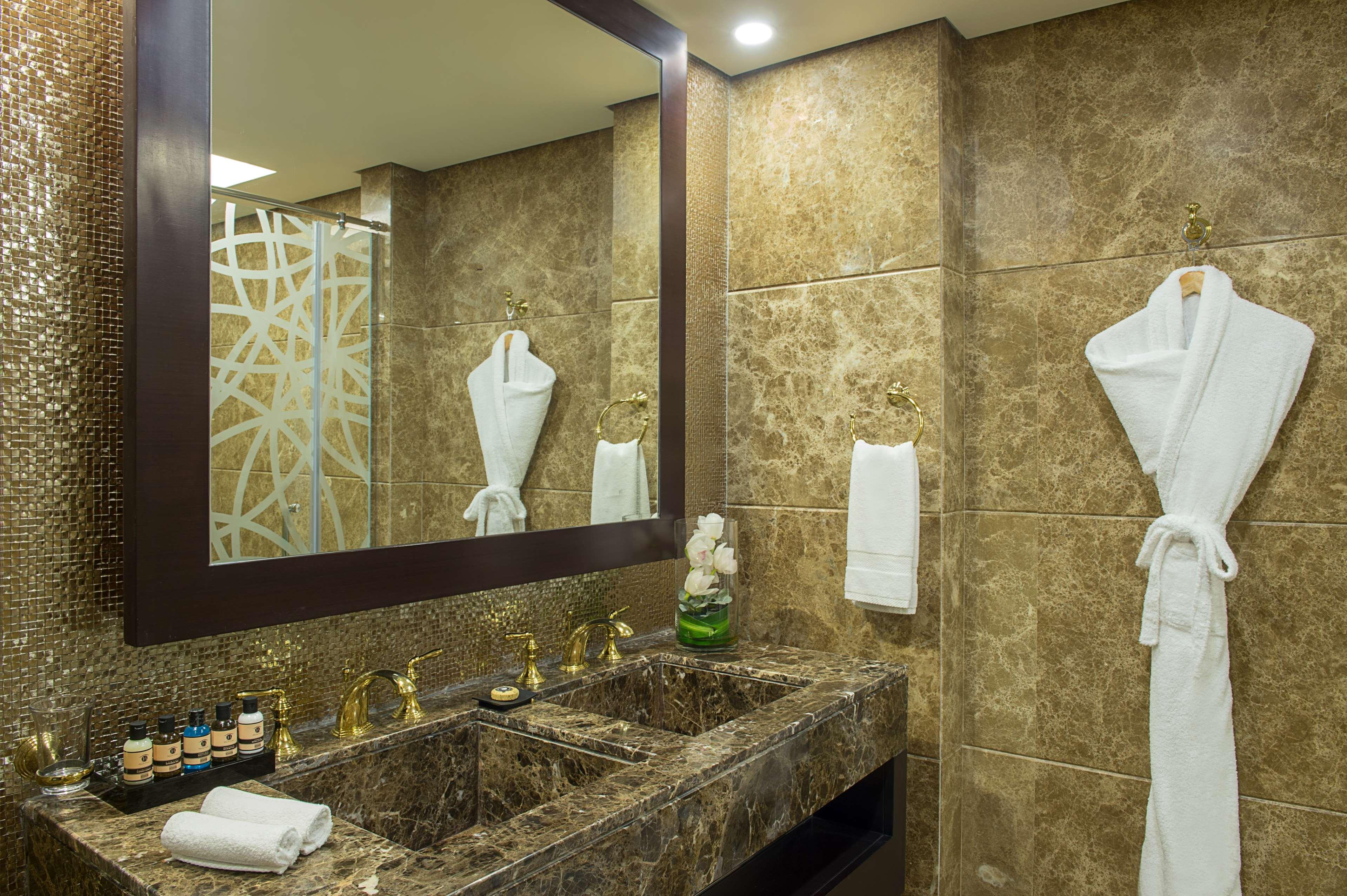 Готель Gulf Court Business Bay 4*